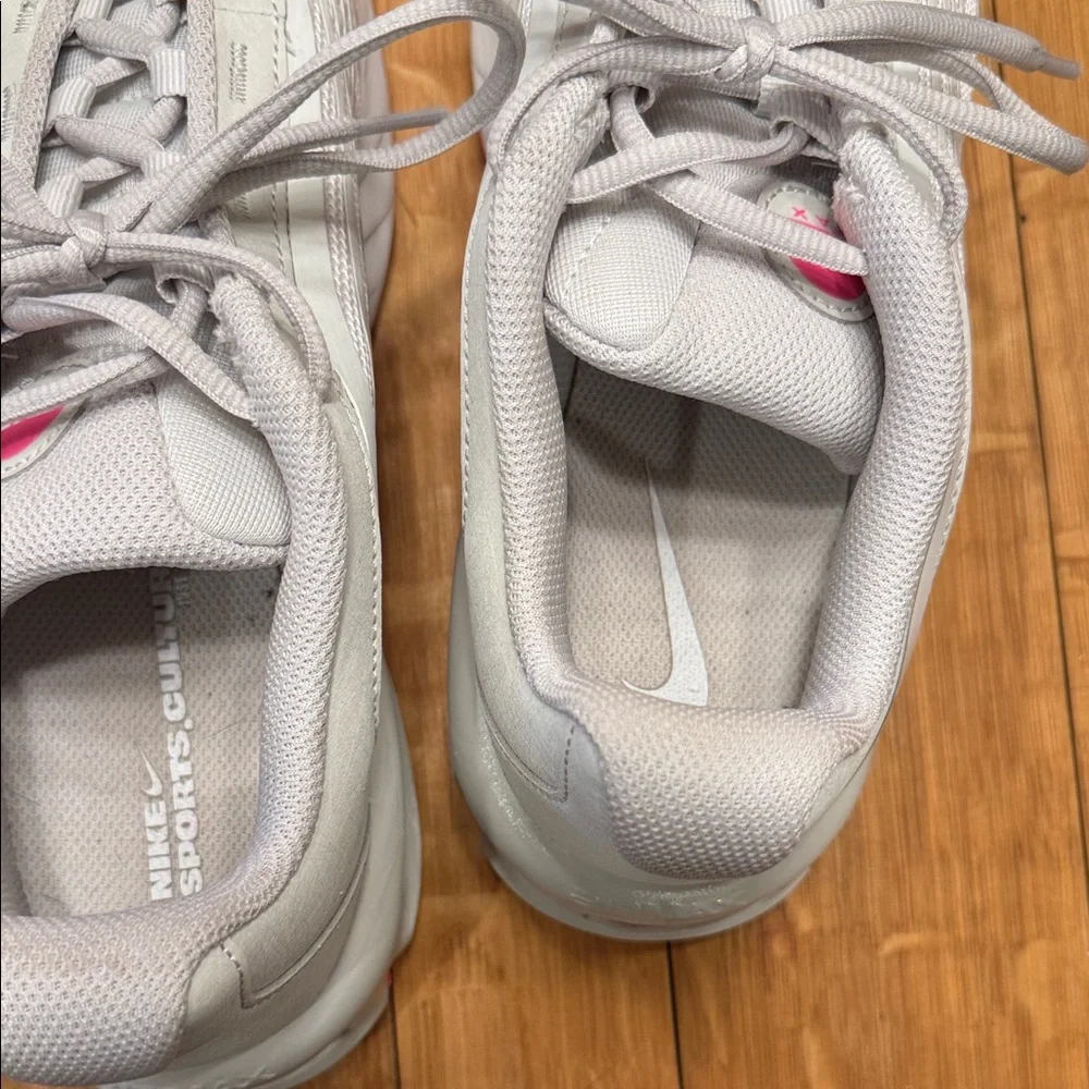 Nike Air Max Nuaxis Women’s 10 White Pink Running Shoes Sneakers